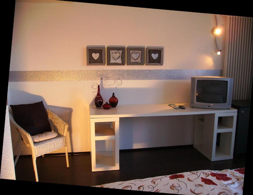 Hotel Garni Battello Melide Room photo